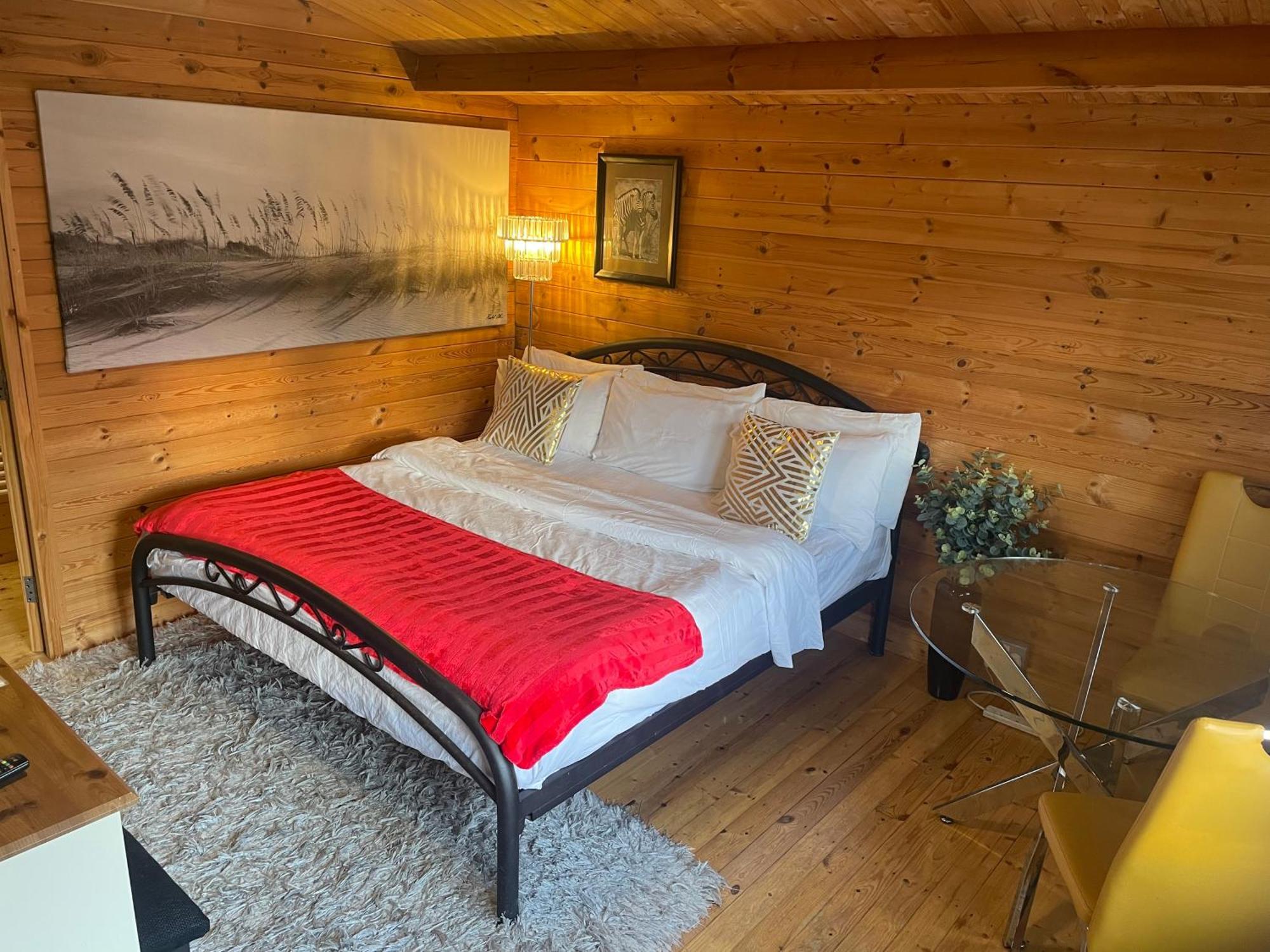 Chalet Free Sauna & Spa Superking Bed Killaloo 外观 照片