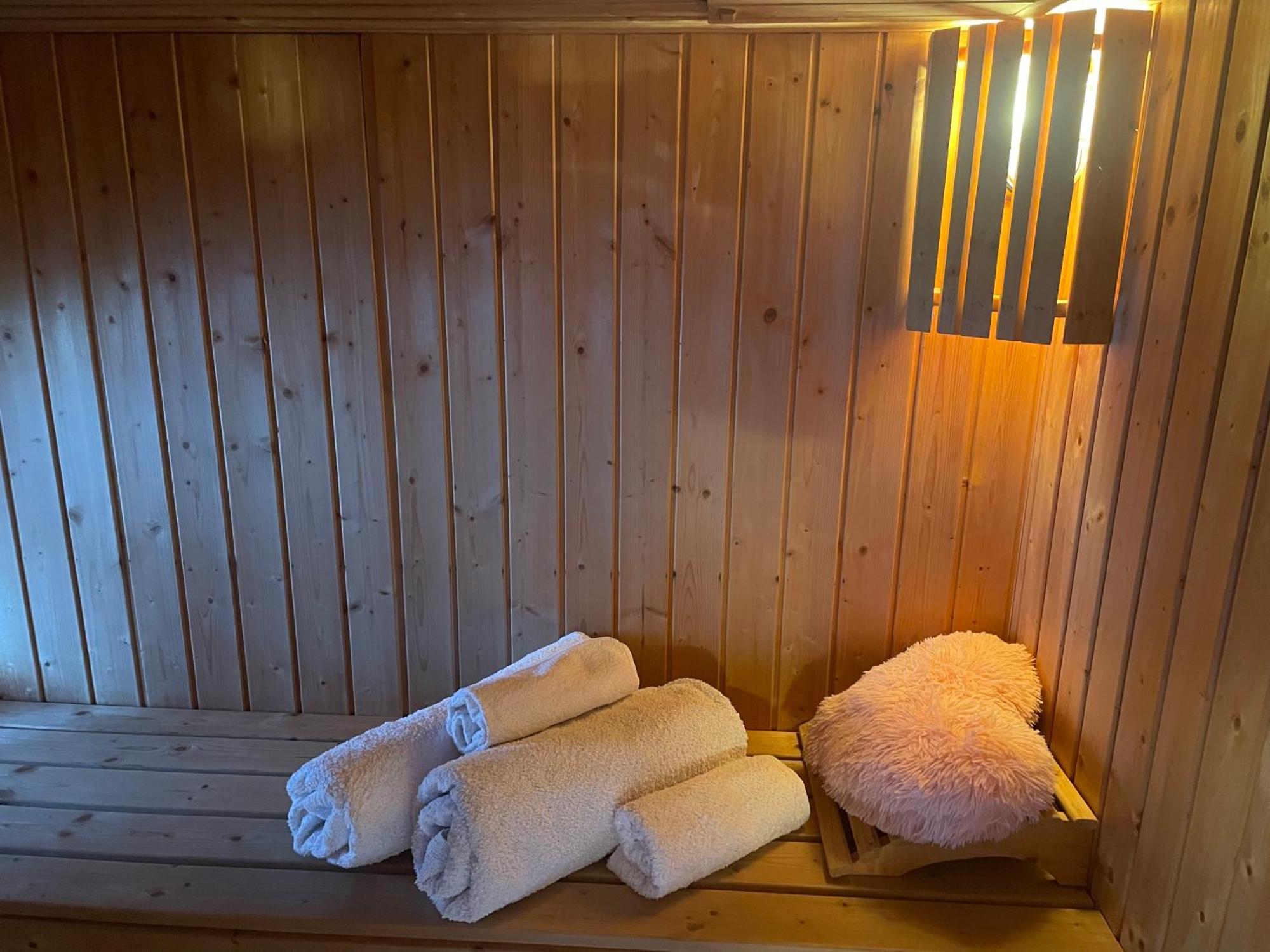 Chalet Free Sauna & Spa Superking Bed Killaloo 外观 照片